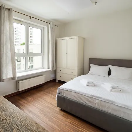 Stawki Pleasant By Bookinghost * 华沙